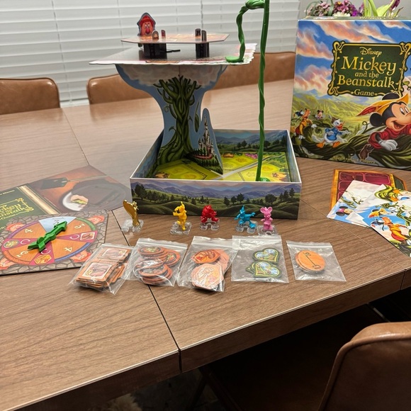 Funko Disney Mickey and The Beanstalk Board Game 2-4 Player Excellent Condition - Picture 3 of 3